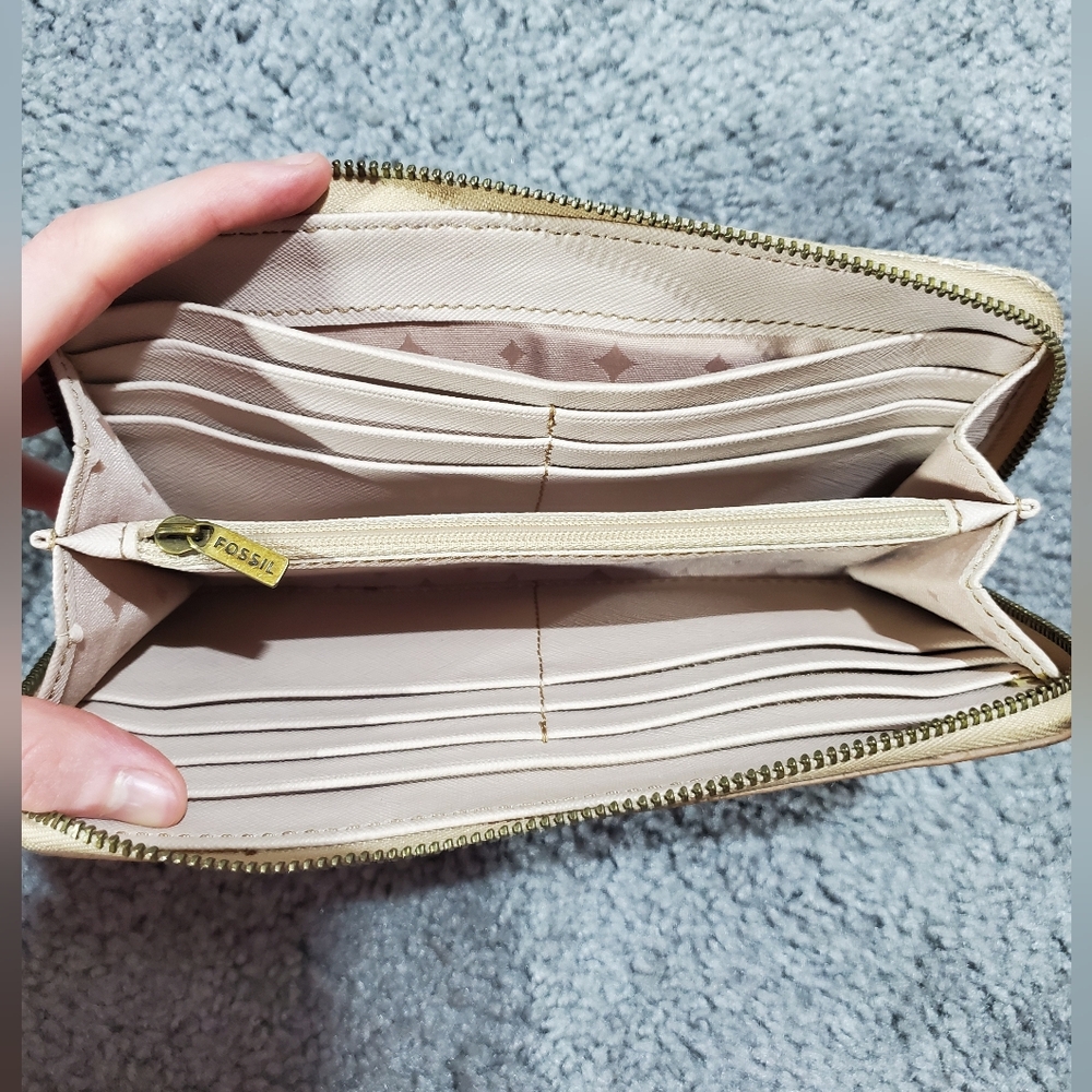 Fossil Wallet - Picture 9 of 13